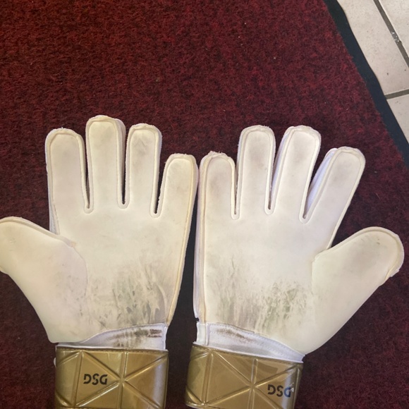 DSG York Goalie Gloves size 10 - Picture 8 of 9